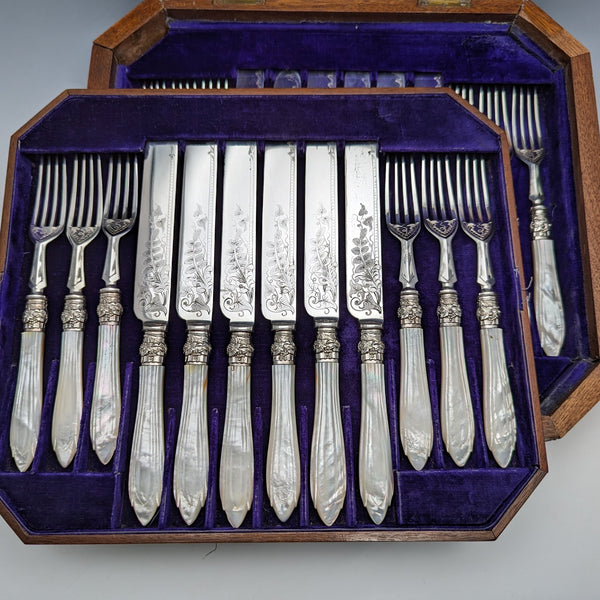 約 1860 年英國古董白色珍珠手柄餐具 12 對套裝 Walker & Hall